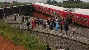 abuja kaduna train derails